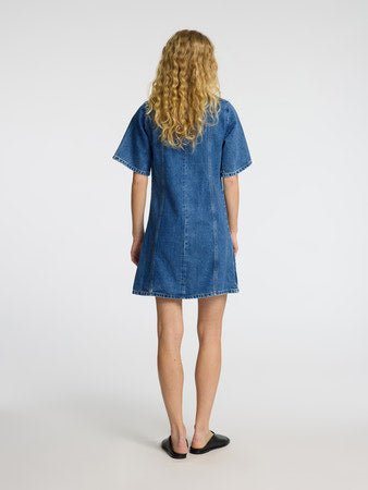 Rie 2/4 Short Dress Medium Blue Denim | Kjoler | Smuk - Dameklær på nett