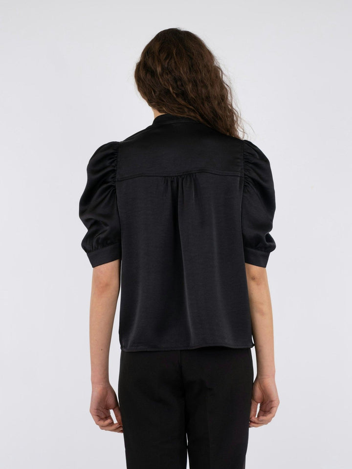 Roella Heavy Sateen Blouse Black | Skjorter og bluser | Smuk - Dameklær på nett