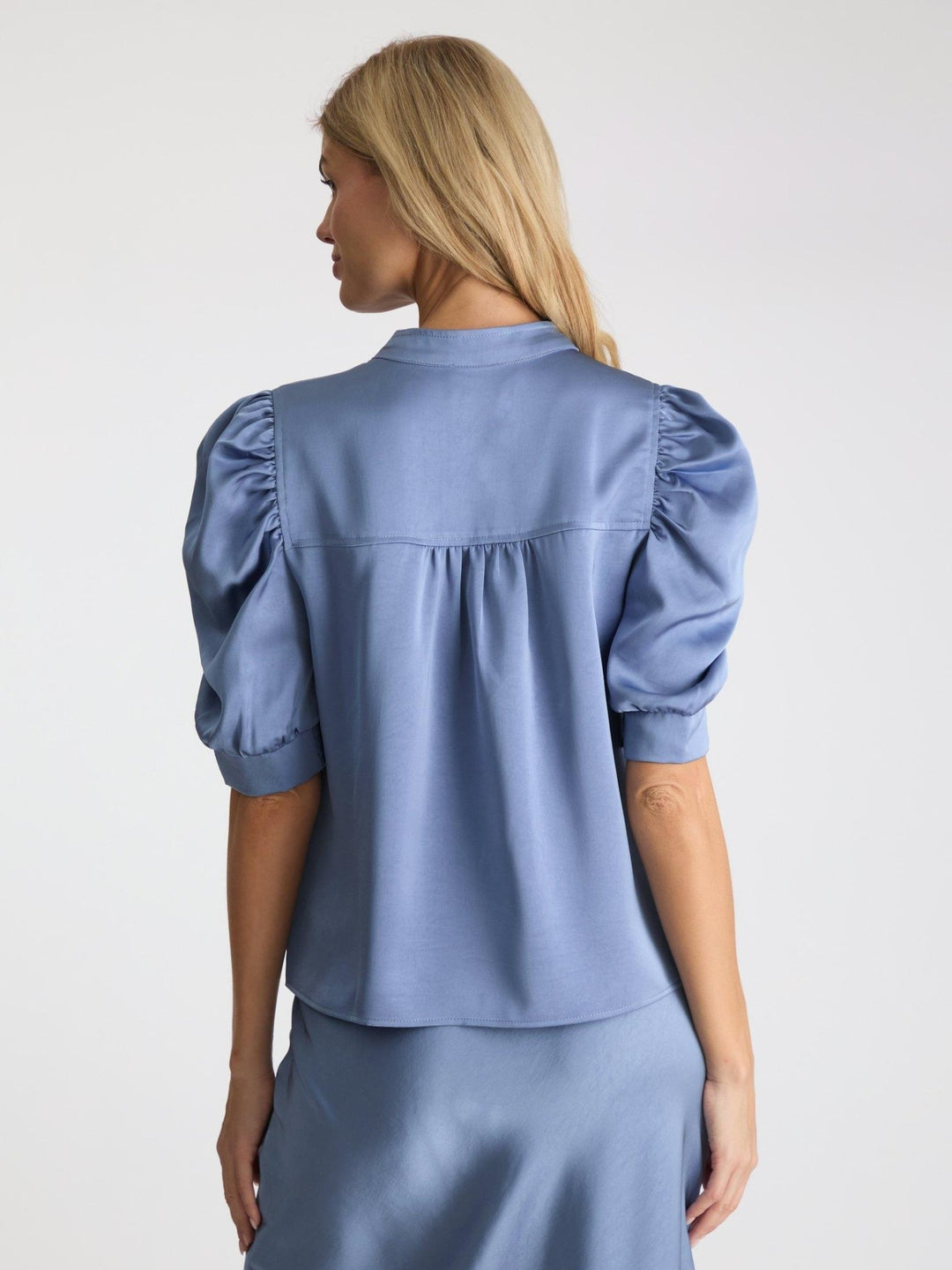 Roella Heavy Sateen Blouse Smoke Blue | Skjorter og bluser | Smuk - Dameklær på nett