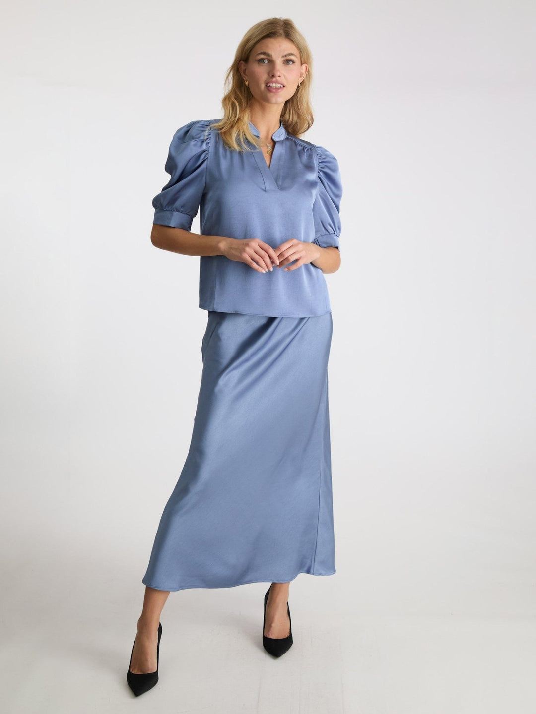 Roella Heavy Sateen Blouse Smoke Blue | Skjorter og bluser | Smuk - Dameklær på nett