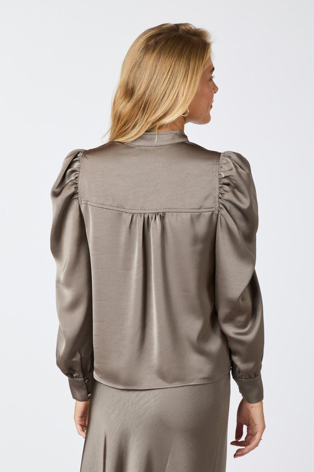 Rosslyn Heavy Sateen Blouse Warm Grey | Skjorter og bluser | Smuk - Dameklær på nett