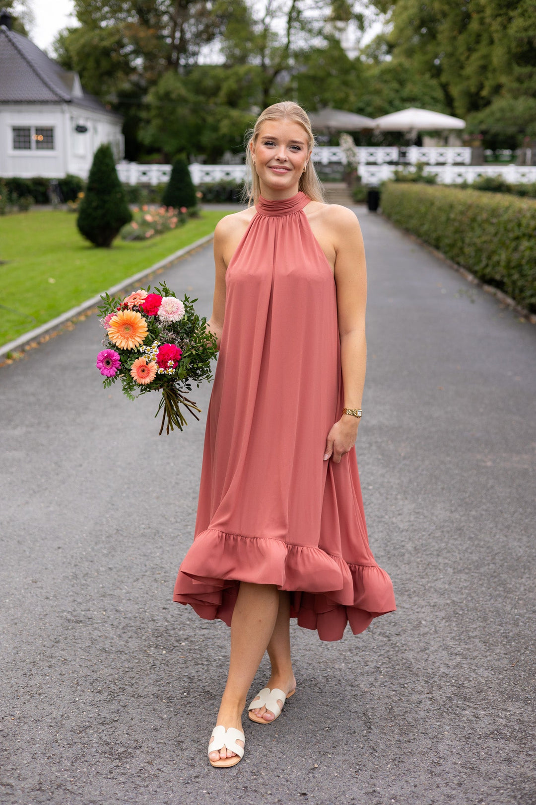 Sabrina Halterneck Ruffled Maxi Dress Terracotta | Kjoler | Smuk - Dameklær på nett