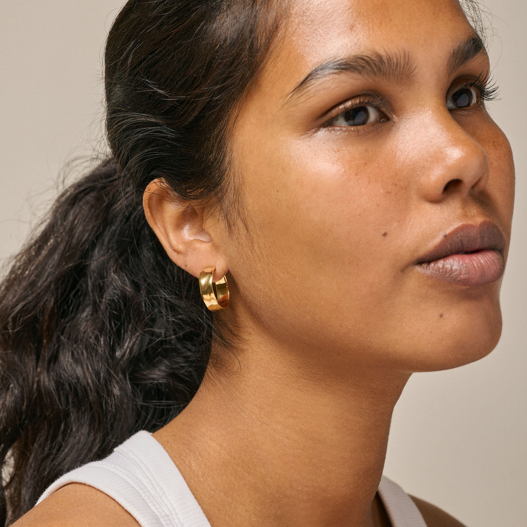 Sandra Wide Earrings Gold | Accessories | Smuk - Dameklær på nett