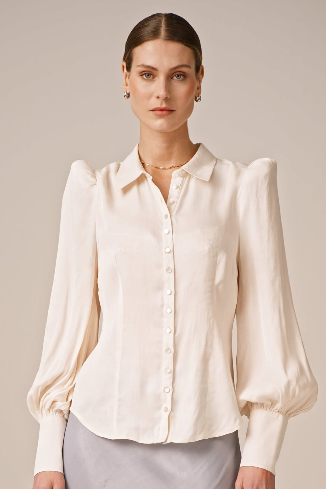 Satin Fitted Shirt Vintage White | Skjorter og bluser | Smuk - Dameklær på nett