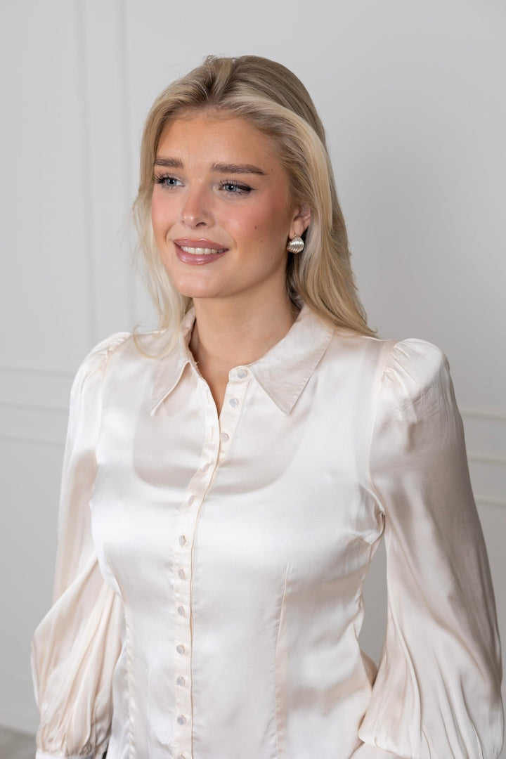 Satin Fitted Shirt Vintage White | Skjorter og bluser | Smuk - Dameklær på nett