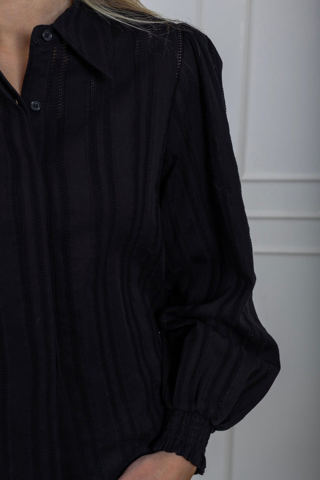 Serafina Blouse Black | Skjorter og bluser | Smuk - Dameklær på nett