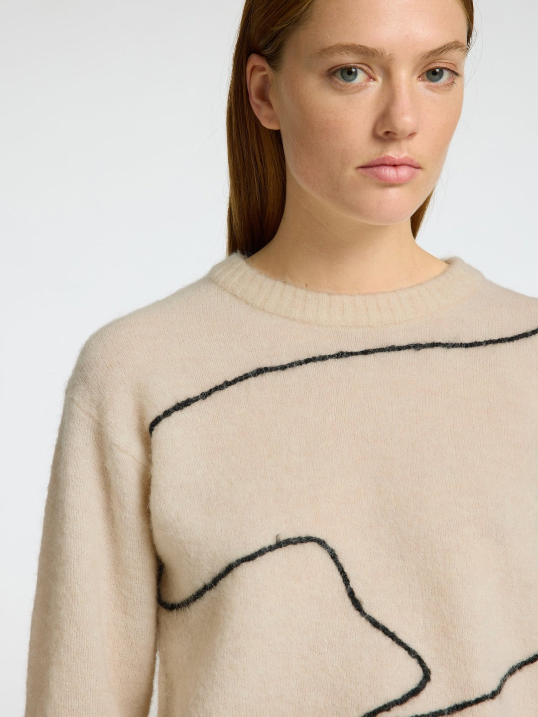 Sia Ras Ls Knit Artwork O - Neck Birch Black | Genser | Smuk - Dameklær på nett