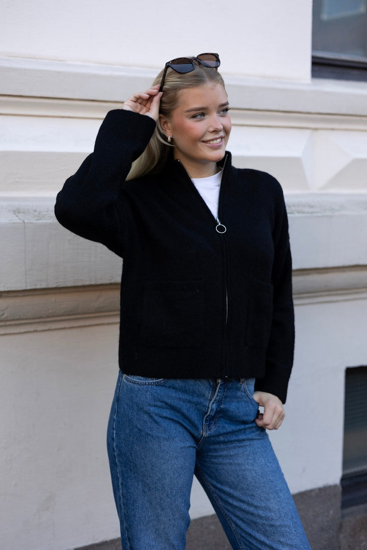 Sia Ras Ls Knit Zipper Cardigan Black | Genser | Smuk - Dameklær på nett