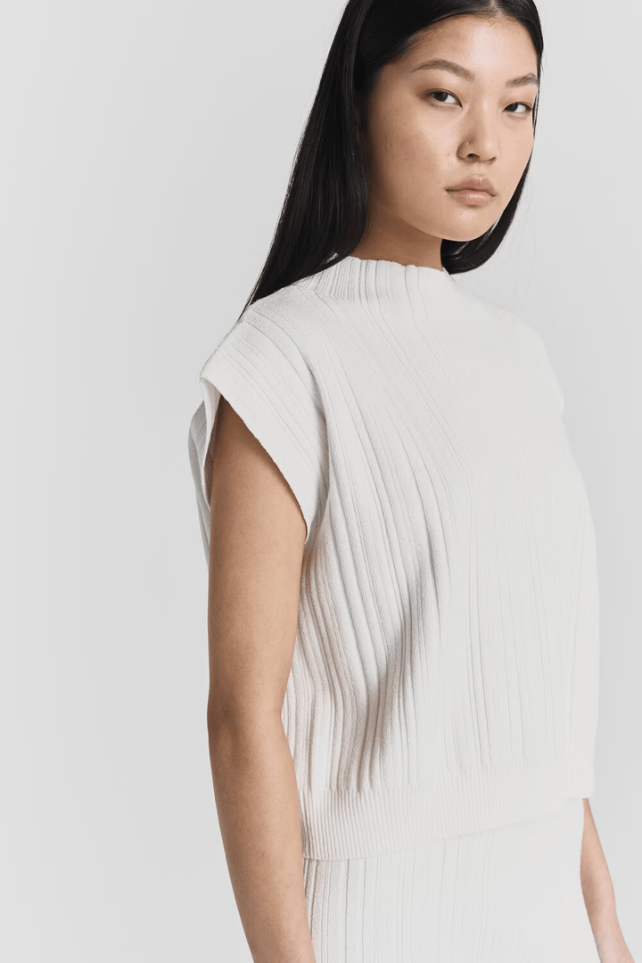 Sylvie Funnel Top Off White | Topper | Smuk - Dameklær på nett