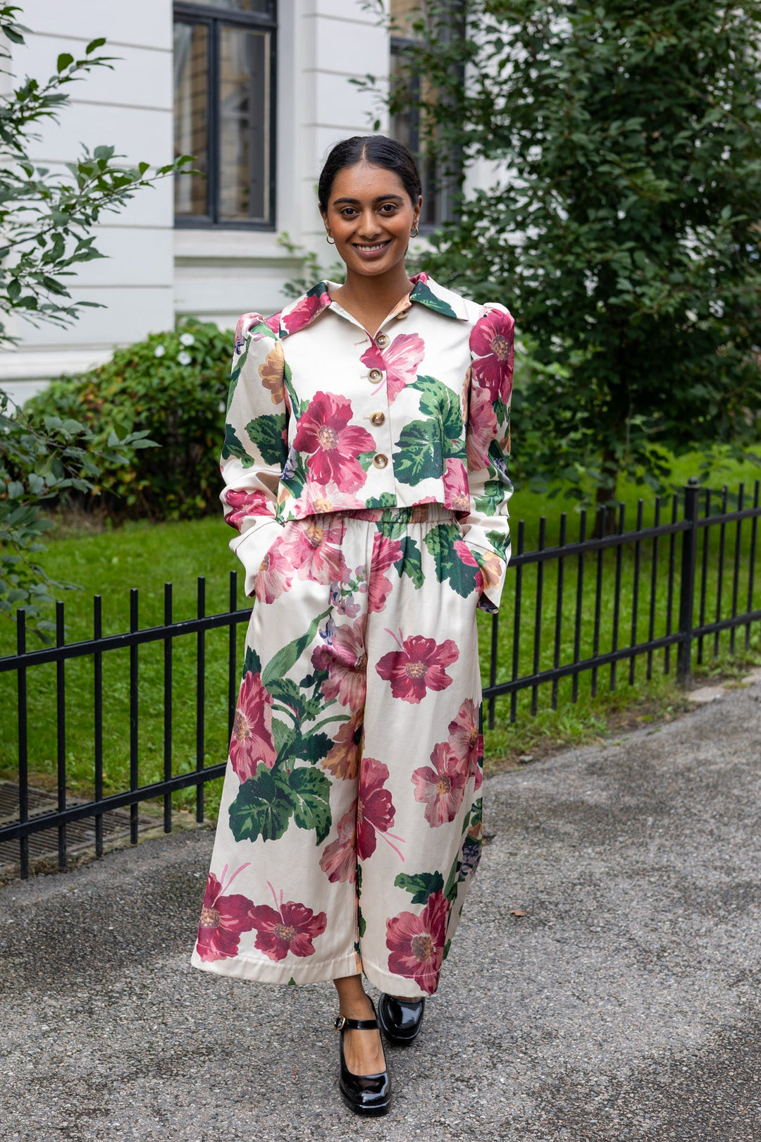 Tailored Satin Bermuda Night Bloom | Bukser | Smuk - Dameklær på nett