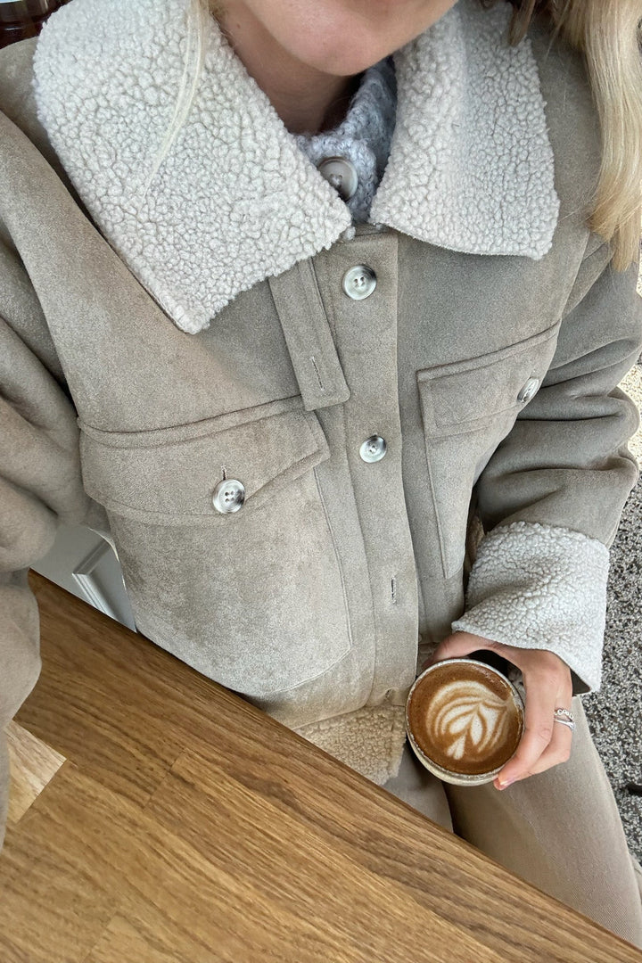 Theaic Teddy Jacket Light Brown | Yttertøy | Smuk - Dameklær på nett