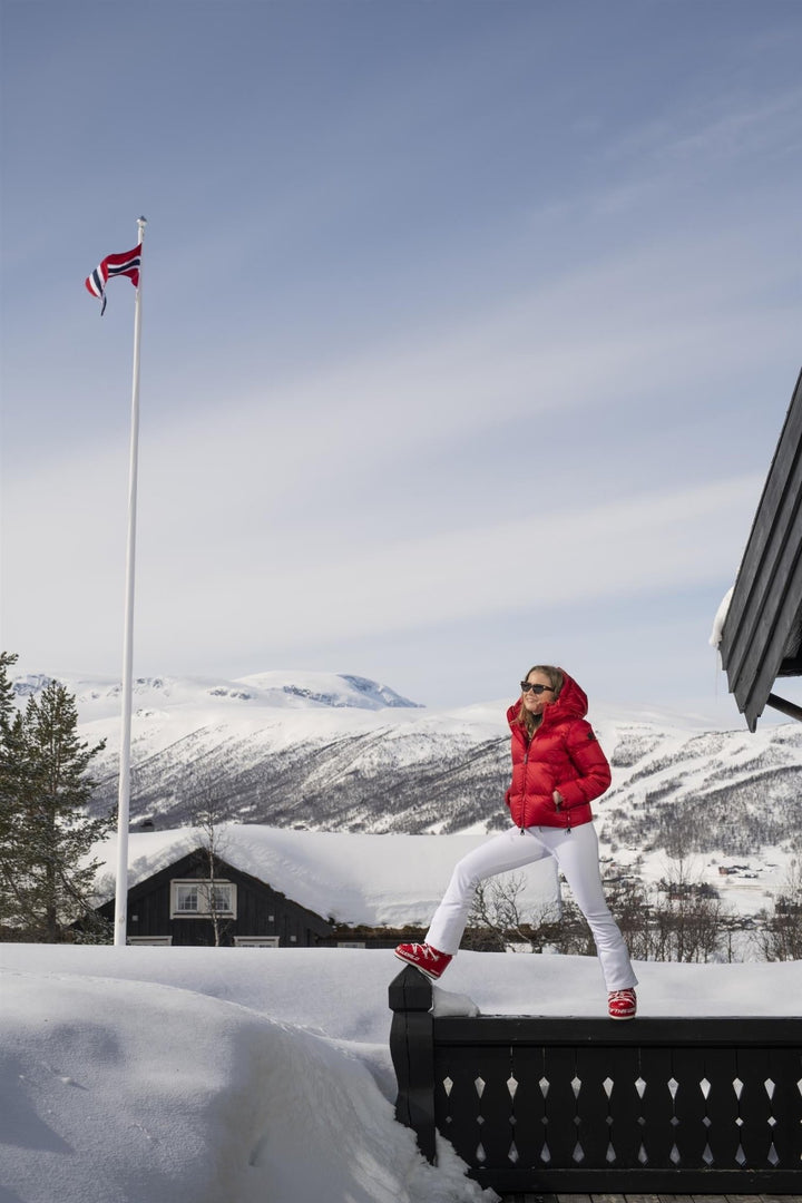 Val Cenis Short Bright Red | Yttertøy | Smuk - Dameklær på nett