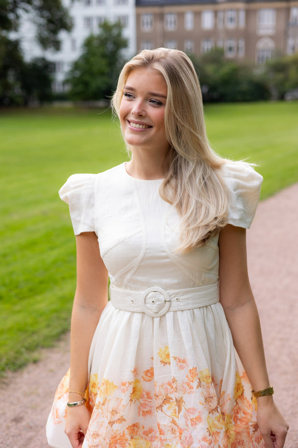 Vanna Pouf Sleeve Mini Dress Cream Peony | Kjoler | Smuk - Dameklær på nett