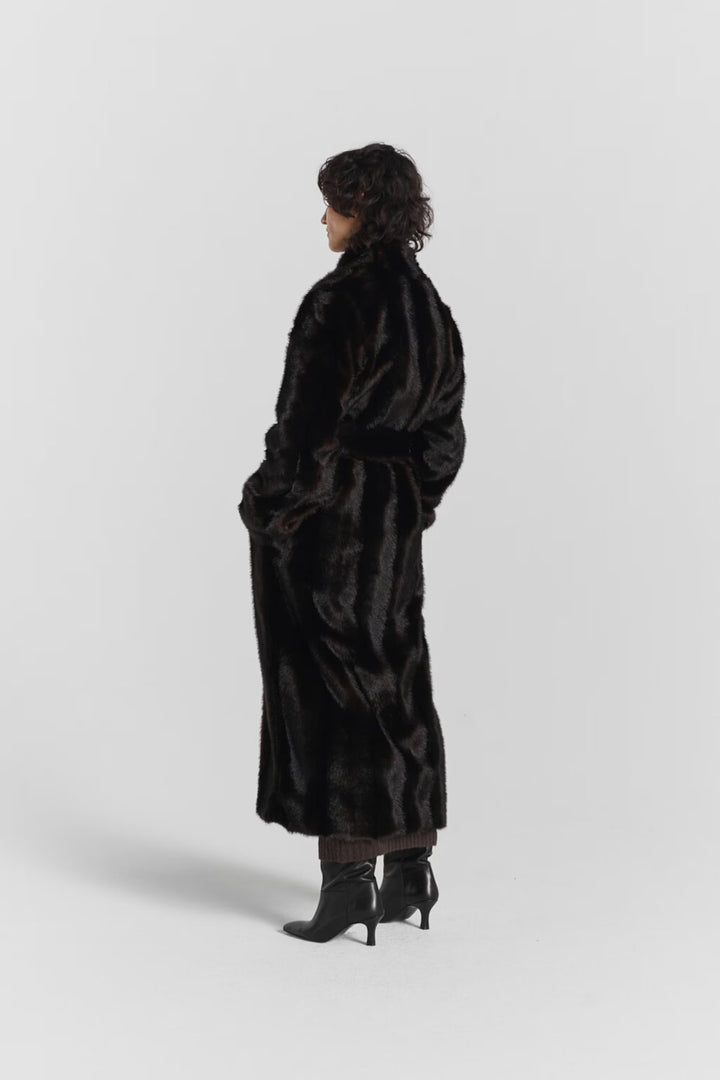 Vaujany Faux Fur Maxi Coat Rich Brown | Yttertøy | Smuk - Dameklær på nett