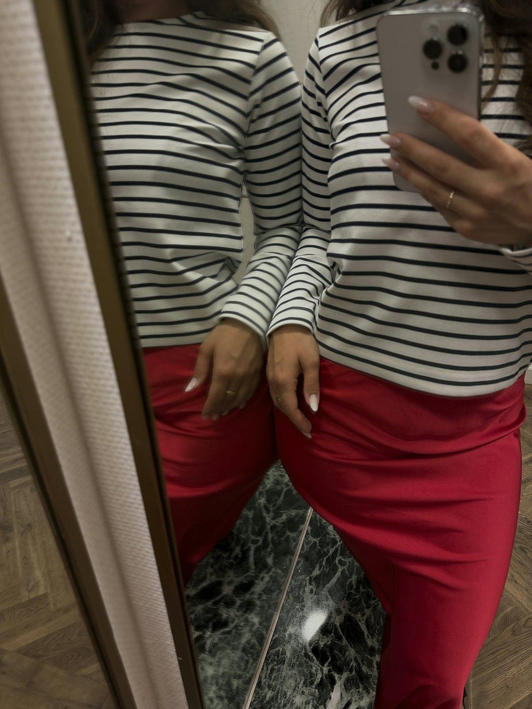 Vicky Heavy Sateen Skirt Red | Skjørt | Smuk - Dameklær på nett