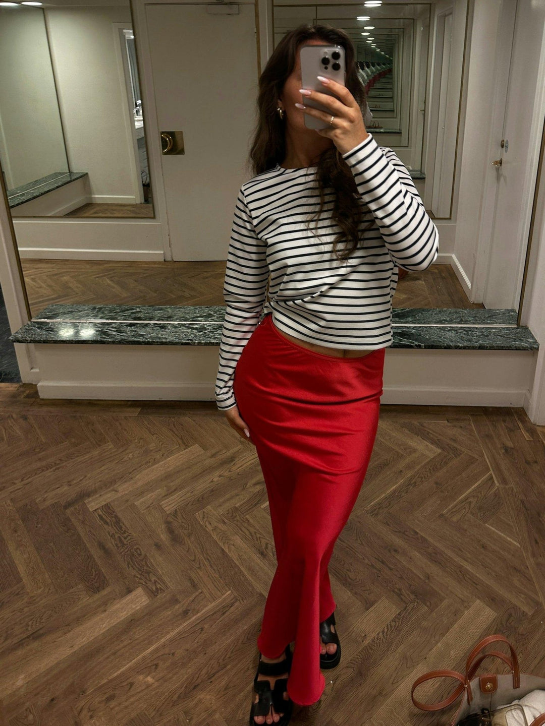 Vicky Heavy Sateen Skirt Red | Skjørt | Smuk - Dameklær på nett