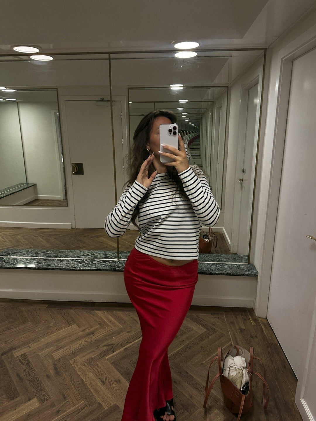 Vicky Heavy Sateen Skirt Red | Skjørt | Smuk - Dameklær på nett