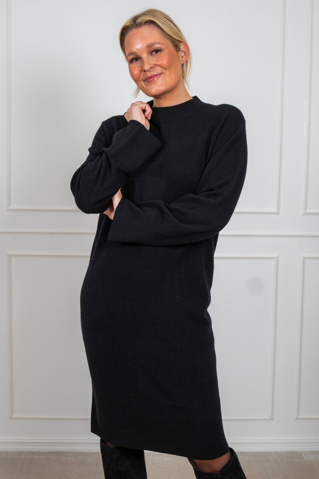 Yasemilie Ls Funnel Knit Dress Black | Kjoler | Smuk - Dameklær på nett