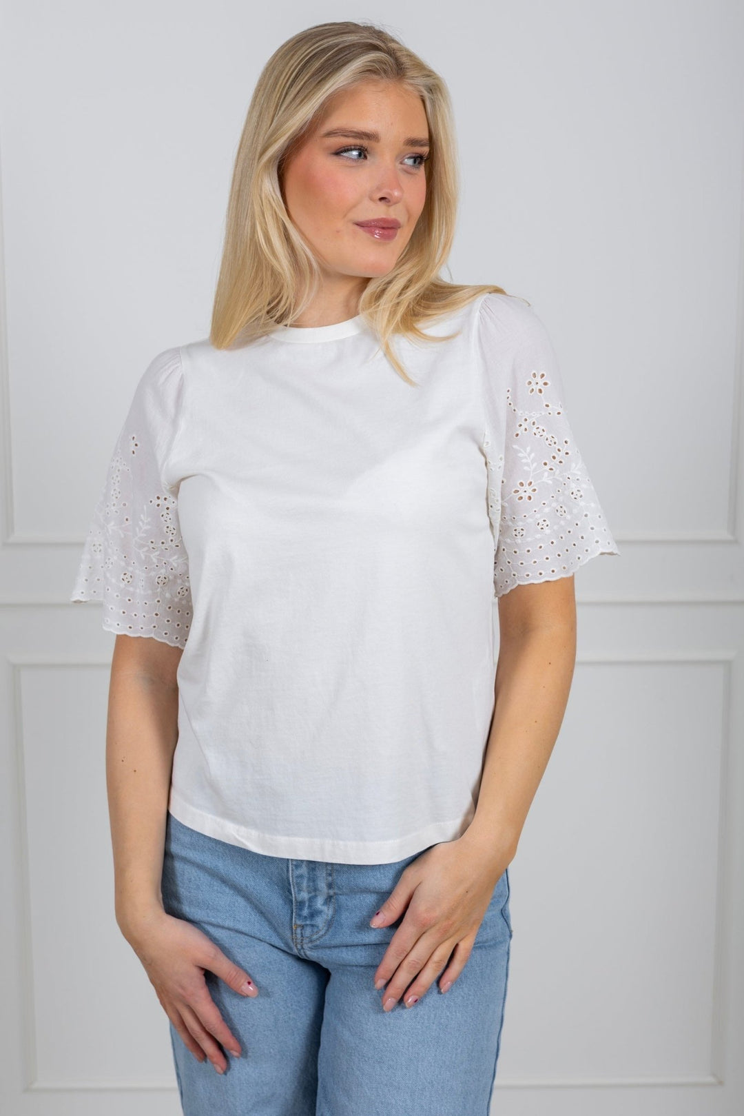 Yaslex Ss Top W. Emb Sleeves Star White | Topper | Smuk - Dameklær på nett