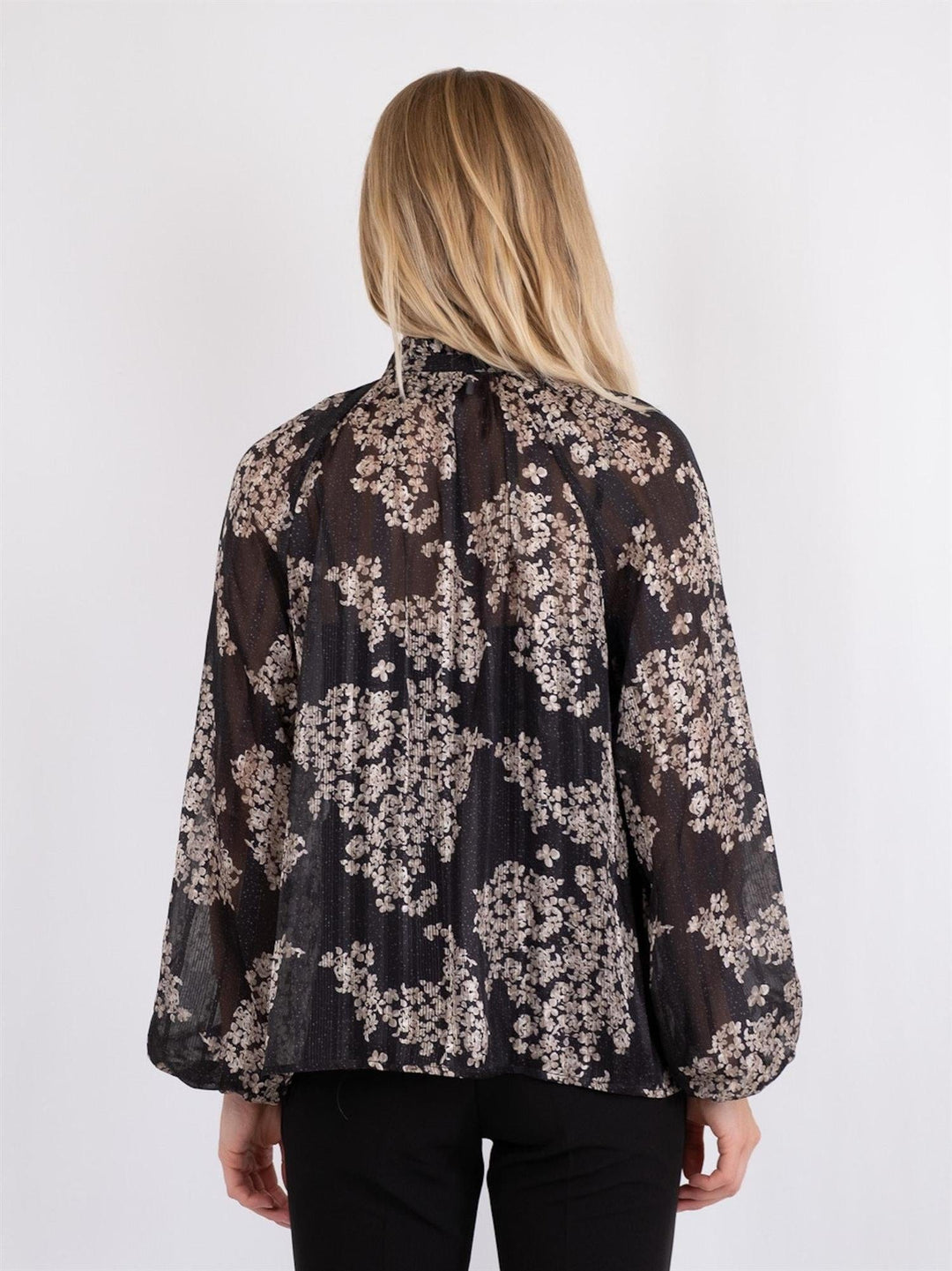 Cobie Elderflower Blouse Black | Skjorter og bluser | Smuk - Dameklær på nett