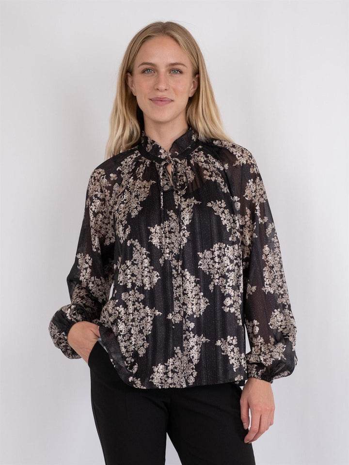 Cobie Elderflower Blouse Black | Skjorter og bluser | Smuk - Dameklær på nett