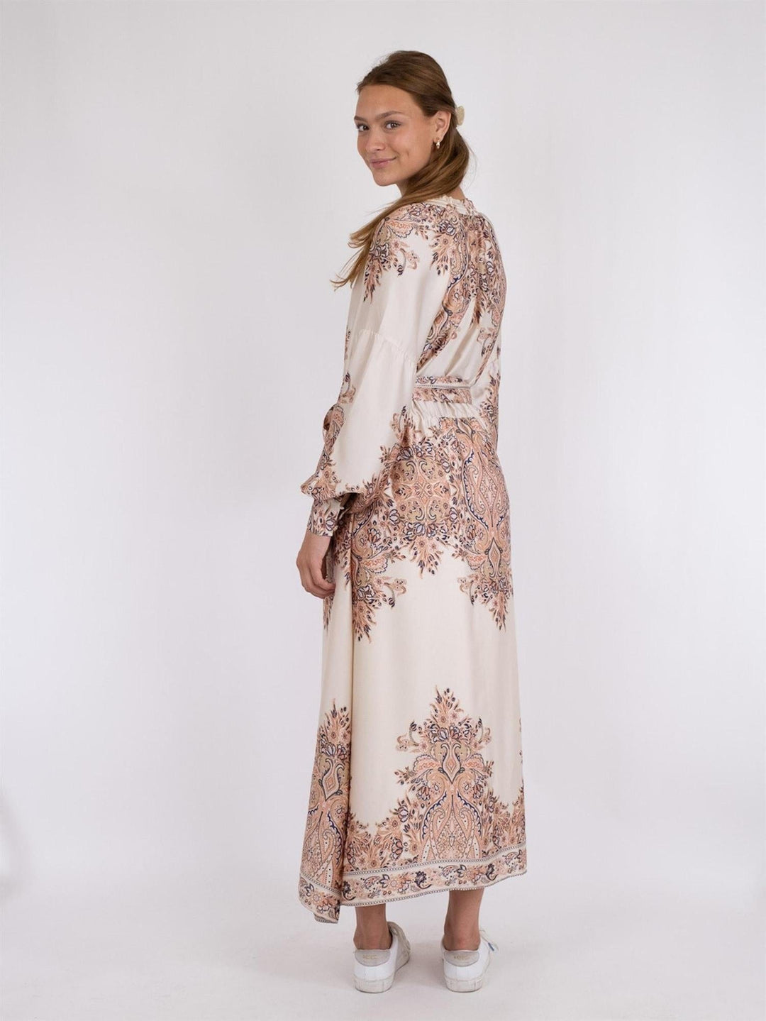 Nova Paisley Border Dress Creme | Kjoler | Smuk - Dameklær på nett